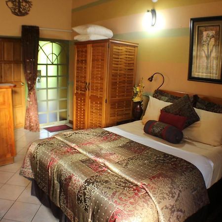 Bed and Breakfast Native Abode Bon Accord Village Exterior foto